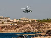 [ẢNH] Trực thăng vũ trang Syria bất ngờ tấn công dữ dội phiến quân tại Lattakia
