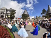 Dạo chơi xứ cổ tích Sun World Ba Na Hills với những chàng lính ngự lâm
