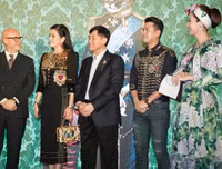 Ngỡ ngàng ngắm nhan sắc như búp bê của Hoa hậu Jennifer Phạm