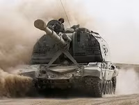[ẢNH] Mỹ lo lắng khi Nga bí mật chuyển giao đạn pháo thông minh cho Syria