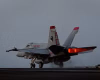 [ẢNH] Sự xuất hiện của F/A-18 Mỹ tại Đà Nẵng là tiền đề để Việt Nam có thể nghiên cứu, trang bị