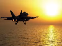 [ẢNH] Sự xuất hiện của F/A-18 Mỹ tại Đà Nẵng là tiền đề để Việt Nam có thể nghiên cứu, trang bị