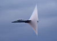 [ẢNH] Sự xuất hiện của F/A-18 Mỹ tại Đà Nẵng là tiền đề để Việt Nam có thể nghiên cứu, trang bị
