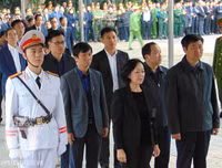 [ẢNH] Những khoảnh khắc nghẹn ngào tại lễ tang 3 liệt sĩ hy sinh tại Đồng Tâm