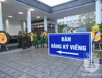 [ẢNH] Những khoảnh khắc nghẹn ngào tại lễ tang 3 liệt sĩ hy sinh tại Đồng Tâm