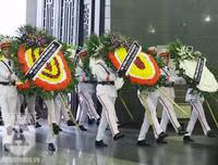 [ẢNH] Những khoảnh khắc nghẹn ngào tại lễ tang 3 liệt sĩ hy sinh tại Đồng Tâm