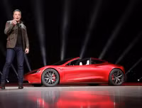 Tesla ra mắt dòng xe tải chạy điện lớn nhất thế giới