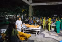 [ẢNH] Hoang tàn đổ nát sau trận động đất khiến 82 người thiệt mạng tại Indonesia