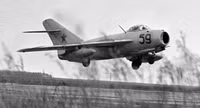 Màn trình diễn không thể táo bạo hơn của phi công tiêm kích MiG-17