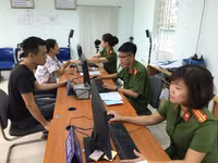 Tuổi trẻ Công an Hà Nội giải quyết các thủ tục hành chính trong ngày Chủ nhật