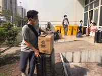 [Ảnh] 15 công dân hoàn thành cách ly tập trung tại bệnh viện CATP Hà Nội được trở về nhà