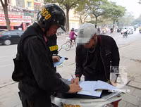 [ẢNH] Sát cánh cùng Cảnh sát Cơ động trong buổi tuần tra xử lý vi phạm về mũ bảo hiểm