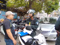 [ẢNH] Sát cánh cùng Cảnh sát Cơ động trong buổi tuần tra xử lý vi phạm về mũ bảo hiểm
