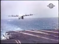 Không thể tin vào mắt khi xem vận tải cơ C-130 hạ cánh trên tàu sân bay