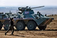 [ẢNH] Đoàn xe tuần tra của quân cảnh Nga tại Syria bị Mỹ đe dọa dùng vũ lực
