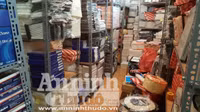 Cận cảnh kho chứa gần 2.000 sản phẩm phụ tùng ô tô nghi giả mạo các nhãn hiệu lớn