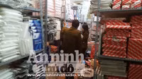 Cận cảnh kho chứa gần 2.000 sản phẩm phụ tùng ô tô nghi giả mạo các nhãn hiệu lớn