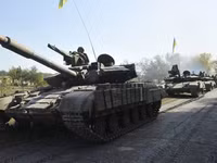 [ẢNH] Hơn 1.000 xe tăng Nga áp sát biên giới gia tăng sức ép lên Ukraine
