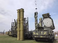 [ẢNH] Tổ hợp tên lửa phòng không S-300V1 Ukraine sẽ khiến S-400 Nga 