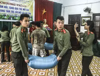 Sẻ chia yêu thương với trẻ em kém may mắn