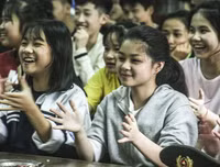 Sẻ chia yêu thương với trẻ em kém may mắn