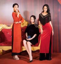 Ngô Phương Lan lần đầu diễn catwalk, Á hậu Hoàng Anh bế bụng bầu đi xem thời trang