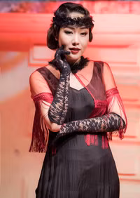 Ngô Phương Lan lần đầu diễn catwalk, Á hậu Hoàng Anh bế bụng bầu đi xem thời trang