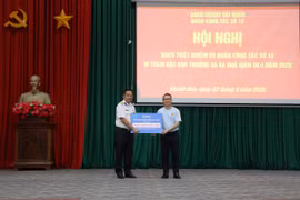 Trao nhiều suất quà tới người thân chiến sĩ hải quân Trường Sa, chăm lo sức khỏe cộng đồng
