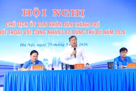 Chủ tịch UBND TP Hà Nội Vũ Đại Thắng đối thoại với công nhân