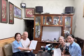 “Thần tốc” hỗ trợ trên 92.000 người dân làm thủ tục ủy quyền nhận lương hưu: Không để ai bị gián đoạn