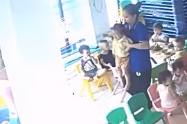 Hà Nội yêu cầu xác minh, xử lý vụ cô giáo mầm non ở Triều Khúc nhấc trẻ vào góc khuất để đánh