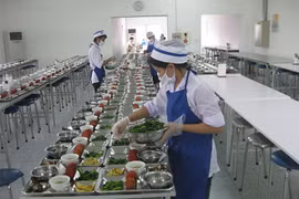 Khẩn trương điều tra vụ ngộ độc thực phẩm tại Công ty may mặc Miền Nam