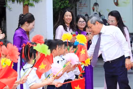 Chủ tịch Hà Nội Vũ Đại Thắng dự lễ khai giảng năm học mới tại Trường Tiểu học Ngô Thì Nhậm