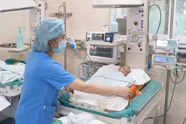 Hà Nội: Kỳ tích cứu sống bé sinh non mang trái tim đa dị tật, nguy cơ tử vong tới gần 100%