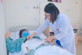 Người phụ nữ 49 tuổi đi cấp cứu sau hút mỡ tại thẩm mỹ viện ở Hà Nội