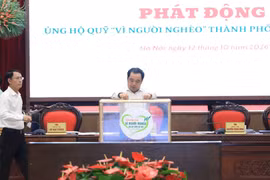 Lãnh đạo thành phố Hà Nội tham gia ủng hộ Quỹ “Vì người nghèo” năm 2026