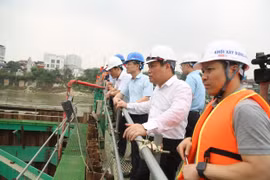 Chủ tịch Hà Nội yêu cầu hoàn thành cầu Trần Hưng Đạo và cầu Tứ Liên vào quý II-2027