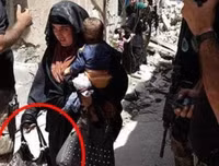 Ám ảnh nữ khủng bố ôm con nhỏ để đánh bom tự sát giết binh sĩ quân đội Iraq