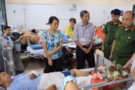 Lãnh đạo Công an Hà Nội thăm hỏi, động viên chiến sỹ Công an xã bị thương khi làm nhiệm vụ