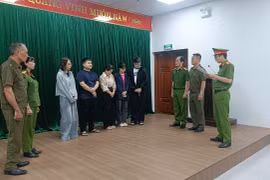 Đóng vai bác sỹ, chăm sóc và…dọa nạt người bệnh để chiếm đoạt hàng tỷ đồng 