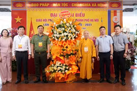 Công an Hà Nội chúc mừng thành công Đại hội đại biểu Phật giáo thành phố Hà Nội lần thứ X