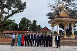 Đoàn công tác Công an thành phố Hà Nội tri ân các anh hùng liệt sỹ tại Lào
