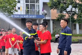 Cô trò cụm trường Thăng Long tham gia hoạt động hết sức ý nghĩa