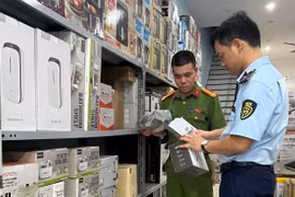 Phát hiện nhiều vi phạm hàng hóa tại các hộ kinh doanh tại khu dân cư