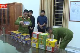 Từ chiếc ô tô khả nghi, lộ đường dây mua bán pháo hoa nổ