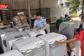 Hé lộ kho đồ điện tử không giấy tờ trị giá hàng trăm triệu đồng