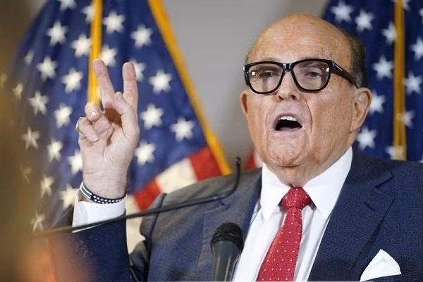 Ông Giuliani là luật sư chịu trách nhiệm chính việc đệ đơn khiếu nại bầu cử cho cựu Tổng thống Donald Trump