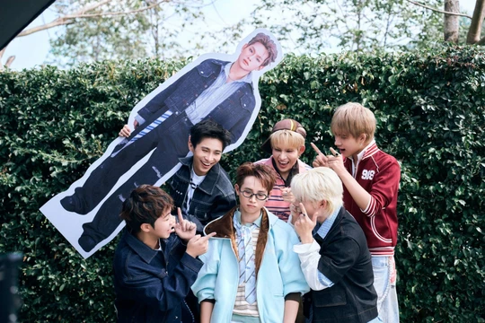 CongB mời dàn "anh trai" hùng hậu vào MV “Nhớ em 8 lần”