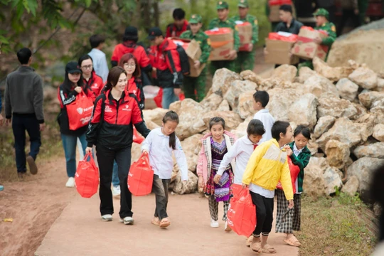 Hành trình “Giao nắng” khiến Phương Anh Đào xúc động 