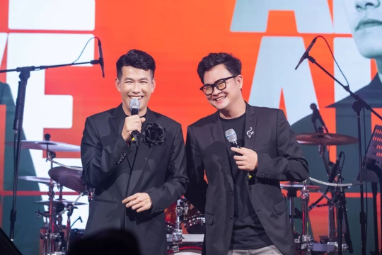 Nhạc sĩ Nguyễn Minh Cường chúc mừng Hồ Trung Dũng ra mắt album mới